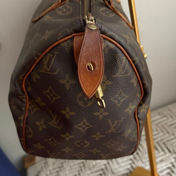Louis Vuitton Vintage Speedy 30 in Traditional Monogram - Picture 5 of 10